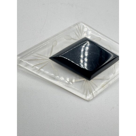 Art Deco Vintage Lucite Brooch With Reverse Carved Pattern Diamond Shape - Picture 2 of 3